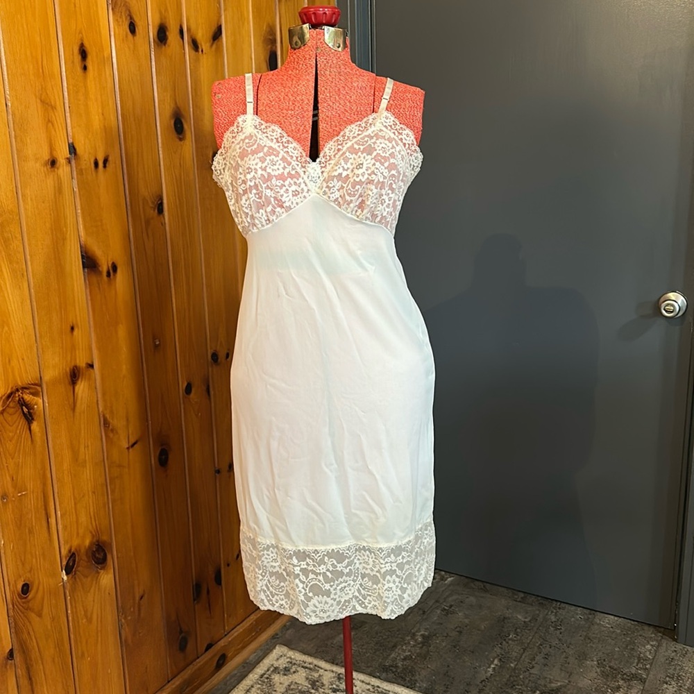 Adorable Vintage Van Raalte Full Sip White Lace Nylon Sz 34